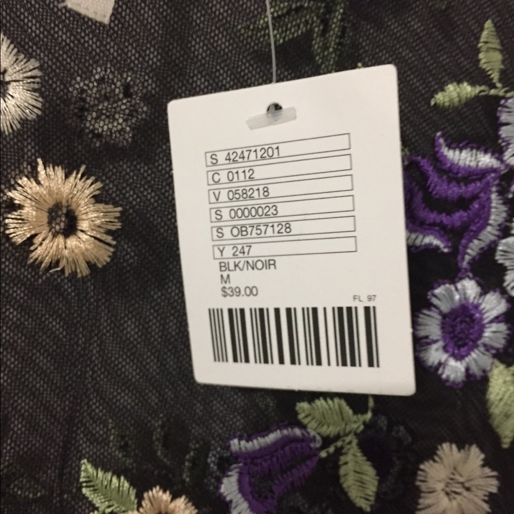 Urban Outfitters sheer floral top. NWT 🌸💐 - Picture 4 of 5
